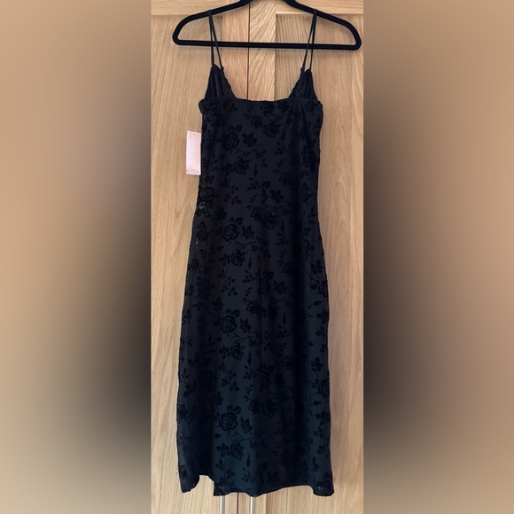 Inspired Hearts Black velvet Dress - Picture 3 of 3